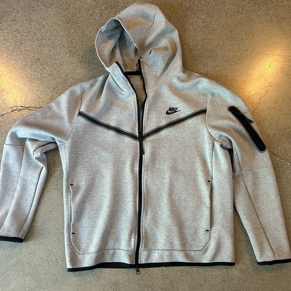 Nike tech grey